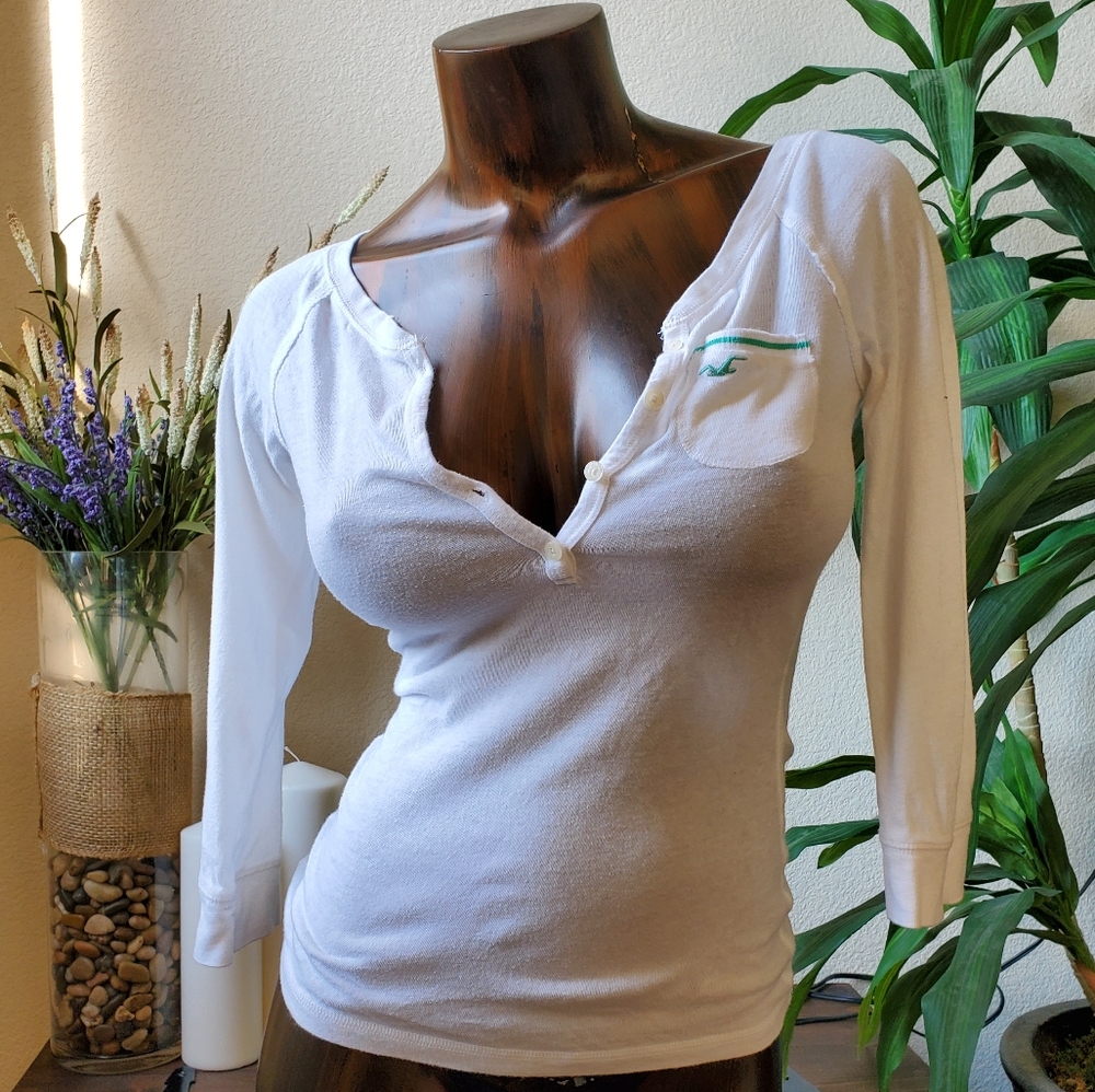 Hollister. Size M. White